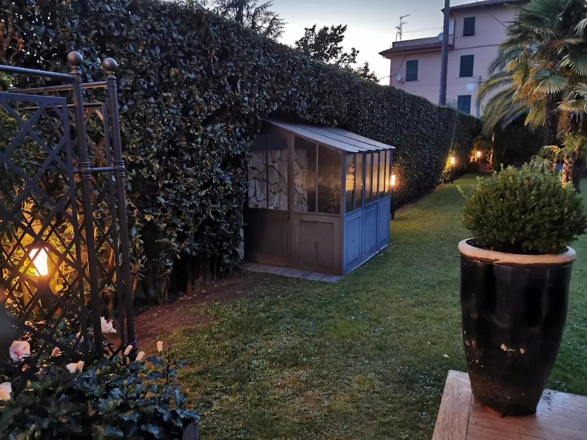 Spazio D'Arte Relais Pietrasanta 0*,