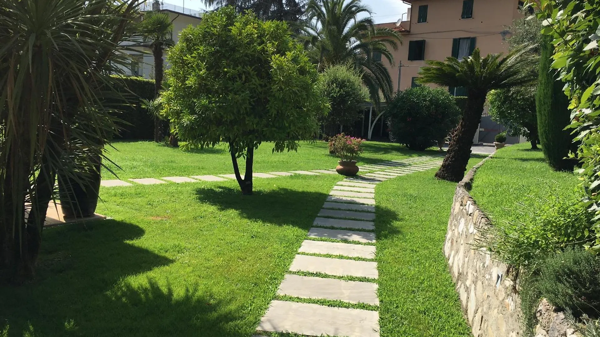 Spazio D'Arte Relais Pietrasanta 0*,