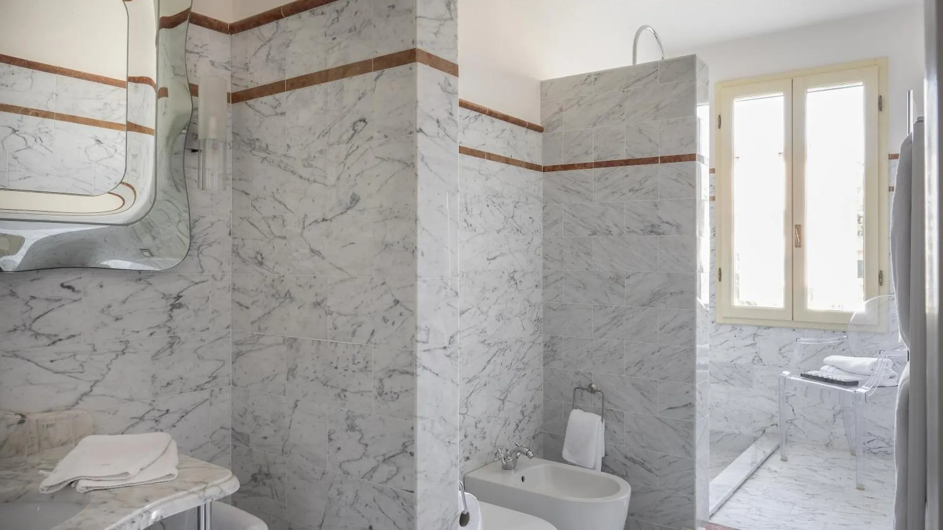 Spazio D'Arte Relais Pietrasanta Guest house